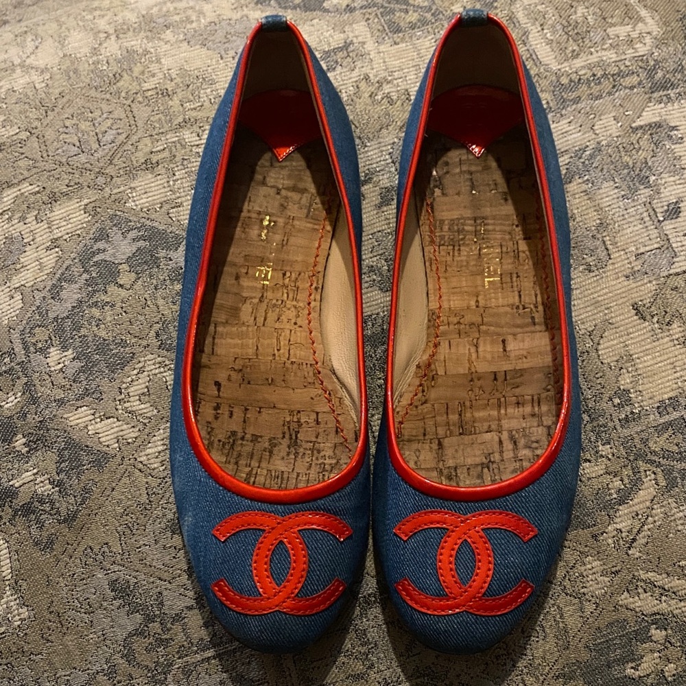 CHANEL Denim Blue Flats with Red Accents - Picture 2 of 7